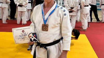 Veteranlar Türkiye Judo Şampiyonası’na katılan Kayserili sporcular iki bronz madalya