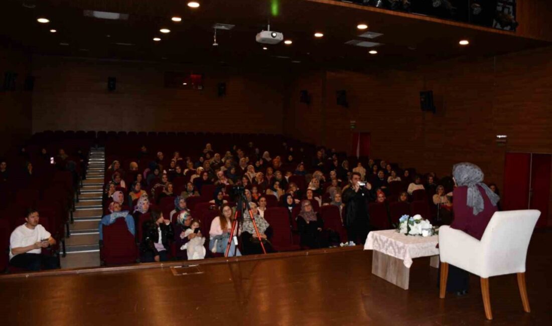Samsun’un Vezirköprü ilçesinde Anneler Günü kapsamında düzenlenen programda Uzman Klinik
