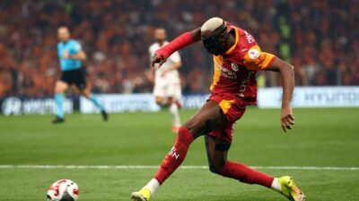 Galatasaray’ın Nijeryalı futbolcusu Victor Osimhen, Antalyaspor maçında gördüğü sarı kartla