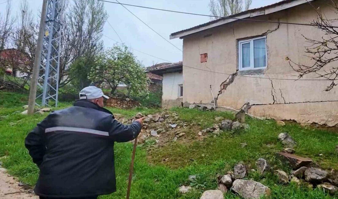 Kırıkkale’nin Delice ilçesine bağlı Derekışla köyünde kuvvetli yağışın ardından meydana