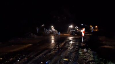 Tunceli’de etkili olan sağanak yağışların ardından Tunceli-Ovacık ilçe yolu ile