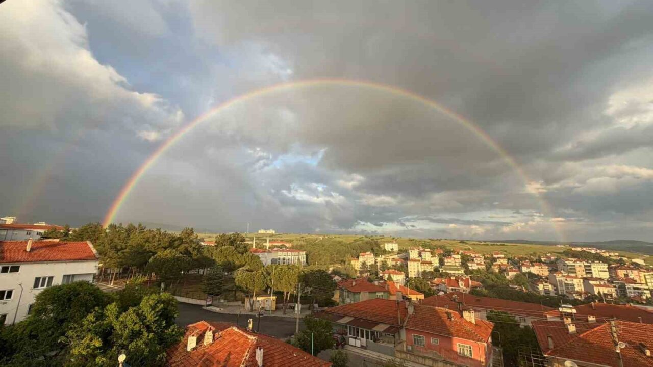 Manisa’nın Demirci ilçesinde etkili olan yağış sonrası ilçe semalarında oluşan