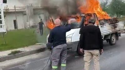 Eskişehir’de tüp taşıma kamyonetinde çıkan yangına ilk müdahaleyi yoldan geçen