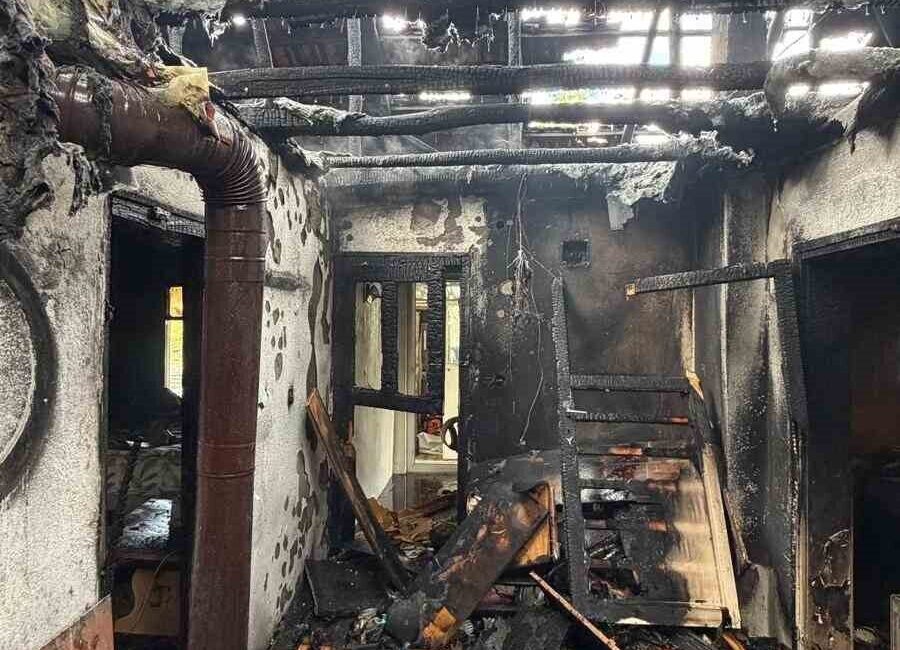 Burdur’da müstakil evde çıkan yangın itfaiye ekiplerince söndürülürken yangında 1