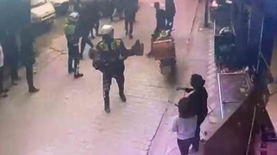 Manisa’nın Yunusemre ilçesinde bir evde çıkan yangında mahsur kalan yaşlı