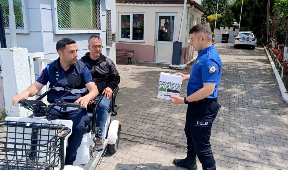 Bartın’ın Amasra ilçesinde polis merkezi bahçesine düşen yaralı haldeki kırlangıca