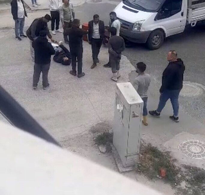 Tekirdağ’ın Kapaklı ilçesinde kamyonet ile motosikletin çarpışması sonucu yaralanan motosiklet