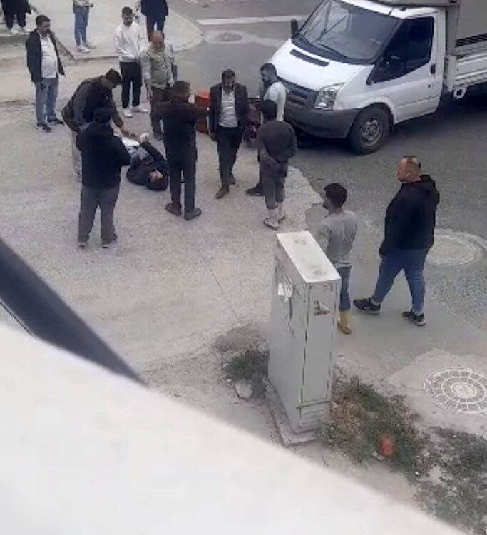 Tekirdağ’ın Kapaklı ilçesinde kamyonet ile motosikletin çarpışması sonucu yaralanan motosiklet