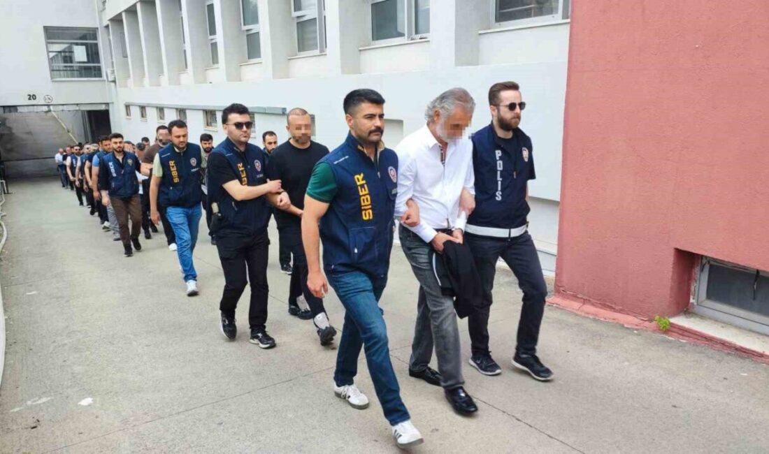 Adana merkezli 21 ilde yapılan ’suç işlemek amacıyla örgüt kurma’,