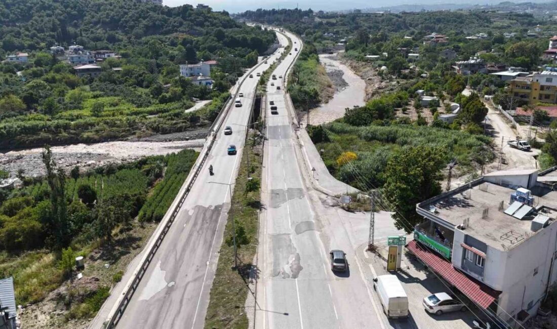 Hatay’da etkili olan sağanak yağış sırasında Antakya ile Samandağ ilçelerinin
