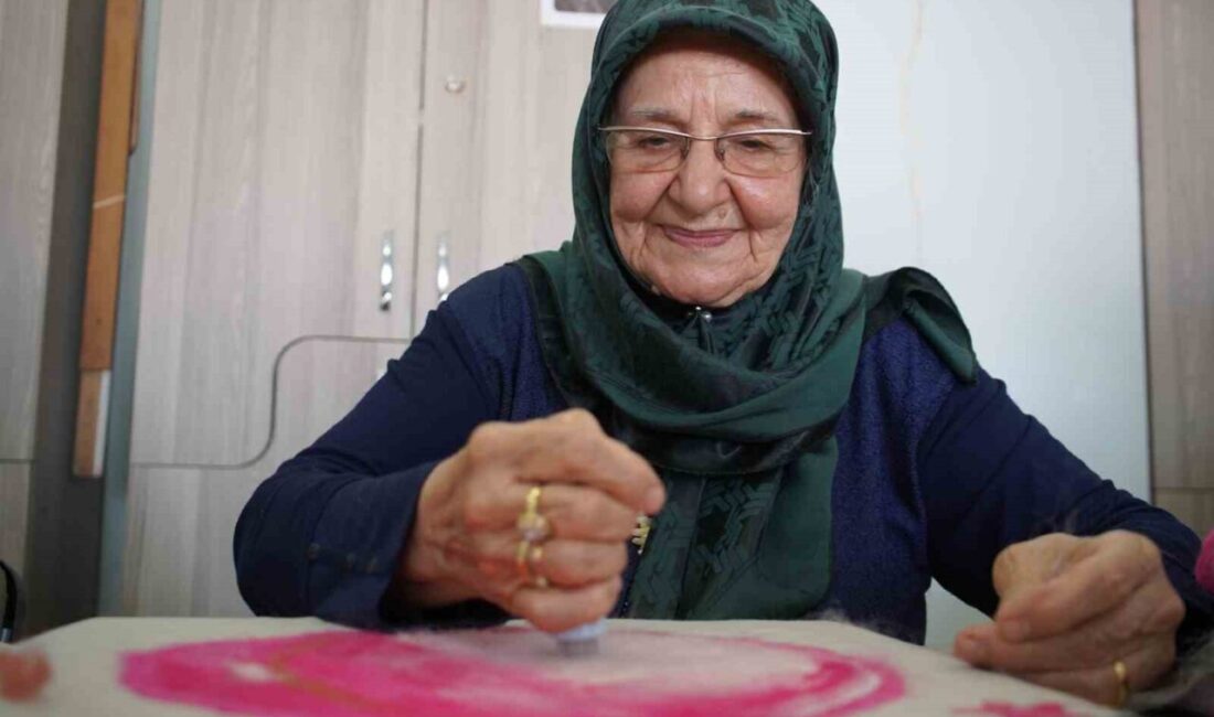 Sakarya’nın Adapazarı ilçesinde yaşayan 82 yaşındaki kadın, gençlik yıllarında başlayan