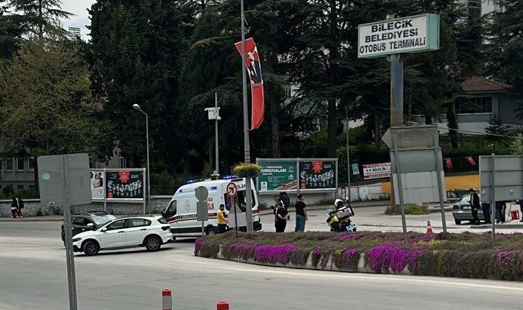 Bilecik’te seyir halinde aniden yola çıkan yayaya çarpmamak için direksiyon