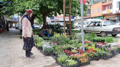 Adana’nın Kozan ilçesinde yayla sezonunun yaklaşmasıyla birlikte vatandaşların sebze ve