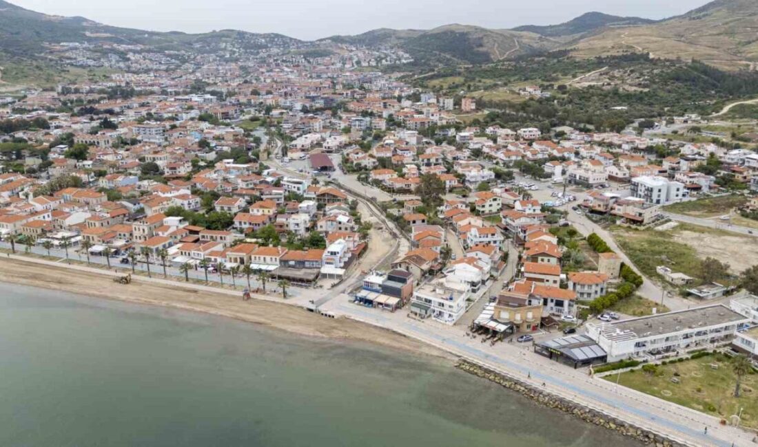 İZSU’nun Yeni Foça Şavklı Deresi’nde tarihi köprüyü koruyarak tamamladığı dere