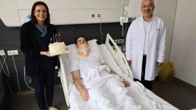 Uzun zamandır boyun ağrısı çeken ve bu nedenle fizik tedavi