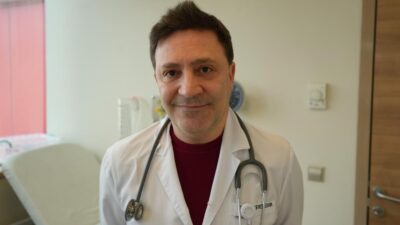 Göğüs Hastalıkları Uzmanı Prof. Dr. Şevket Özkaya, akıllı telefon, tablet,
