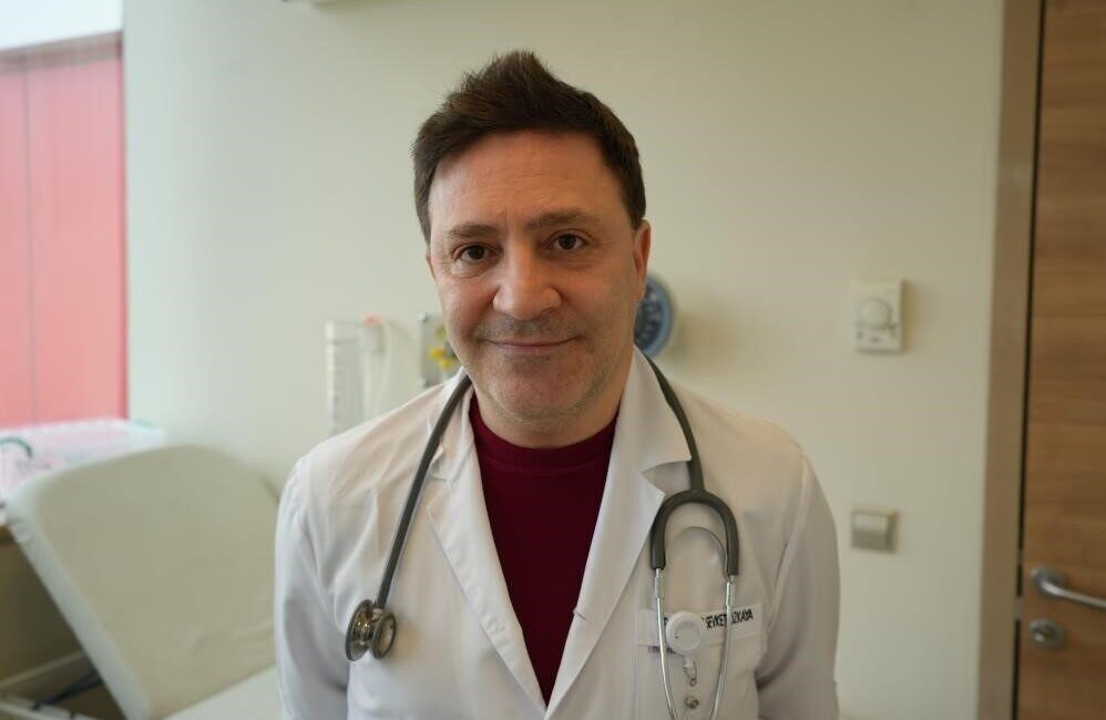 Göğüs Hastalıkları Uzmanı Prof. Dr. Şevket Özkaya, akıllı telefon, tablet,