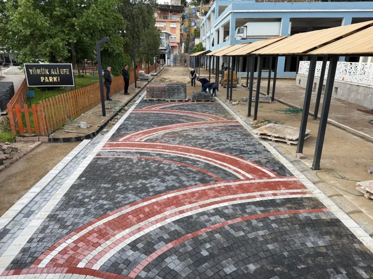 Aydın’ın Yenipazar ilçesinde Aydın Büyükşehir Belediyesi iş birliğinde yürütülen parke