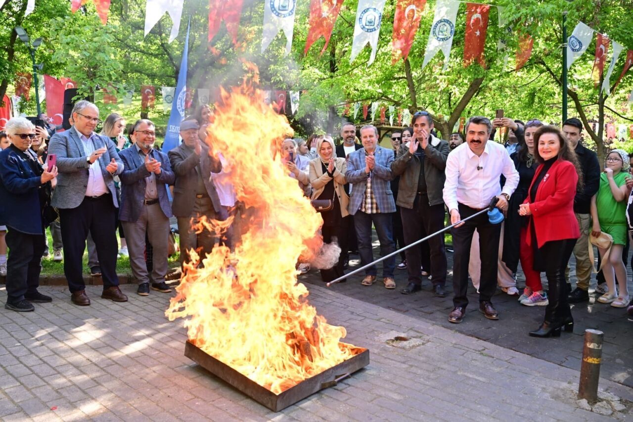 Yıldırım Belediyesi tarafından düzenlenen geleneksel Hıdırellez Şenlikleri, renkli görüntülere sahne