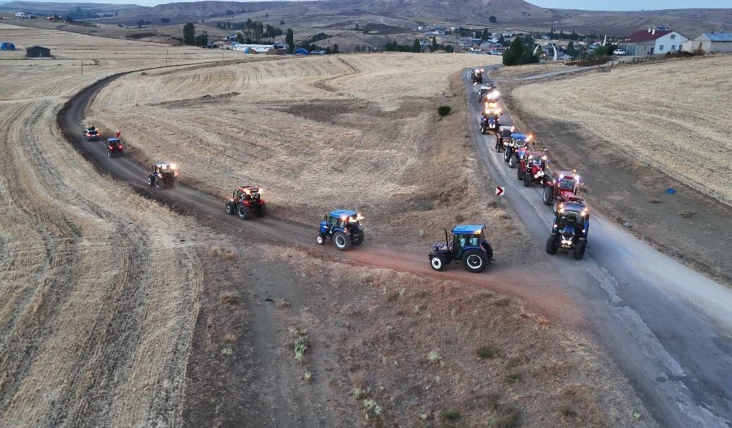 Sivas’ta bir köyde yıllardır yapılan ‘damat gezdirme’ geleneği dikkat çekiyor.