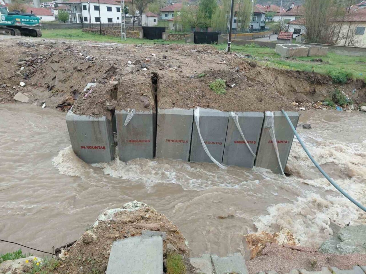 Yozgat’ın Saraykent ilçesinde şubat ayında yaşanan sağanak sonrası yıkılan köprünün