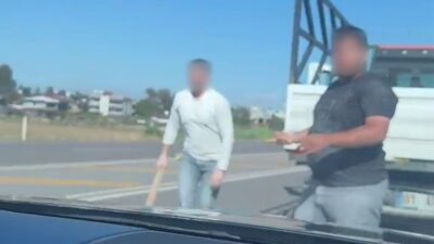 Hatay’da trafikte yaşanan yol verme tartışmasında ailesiyle birlikte seyahat eden
