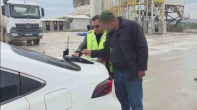 Hatay’ın Antakya ilçesinde trafikte seyrettiği esnada yola beton döken mikser