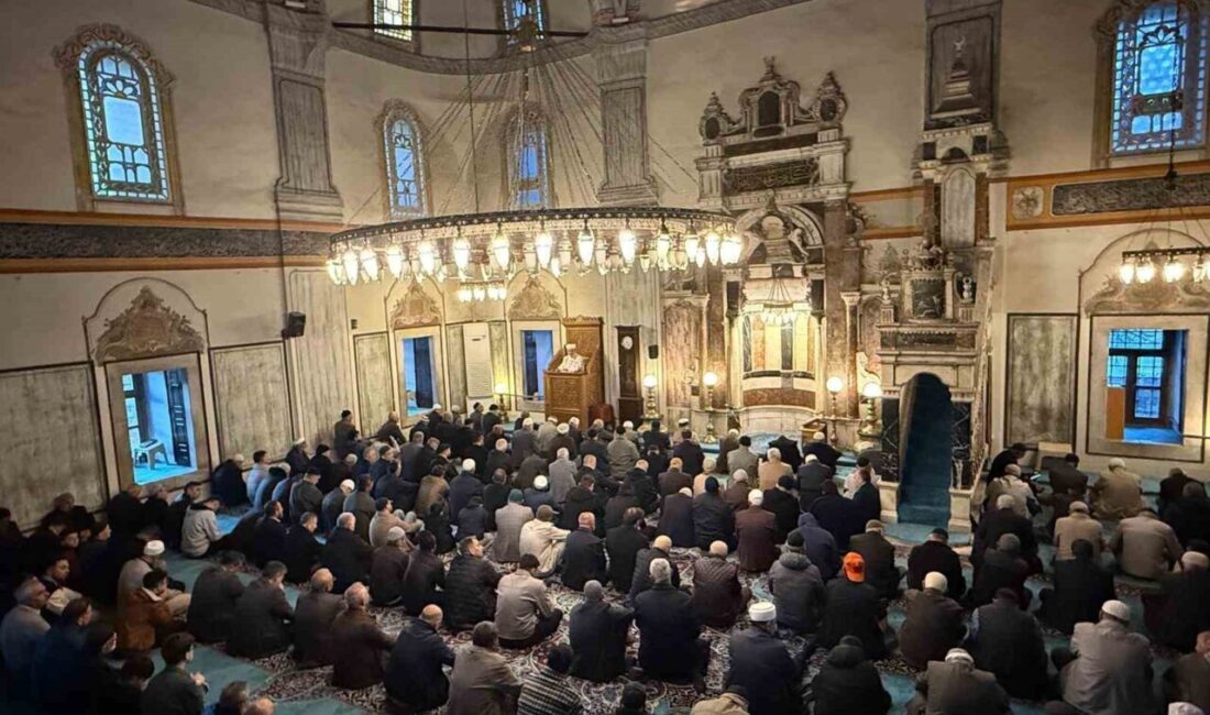 Yozgat’ta Kurban Bayramı coşkusu, tarihi Çapanoğlu Camii’nde kılınan bayram namazı