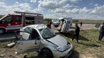 Yozgat’ın Sorgun ilçesinde iki otomobilin çarpışması sonucu meydana gelen trafik