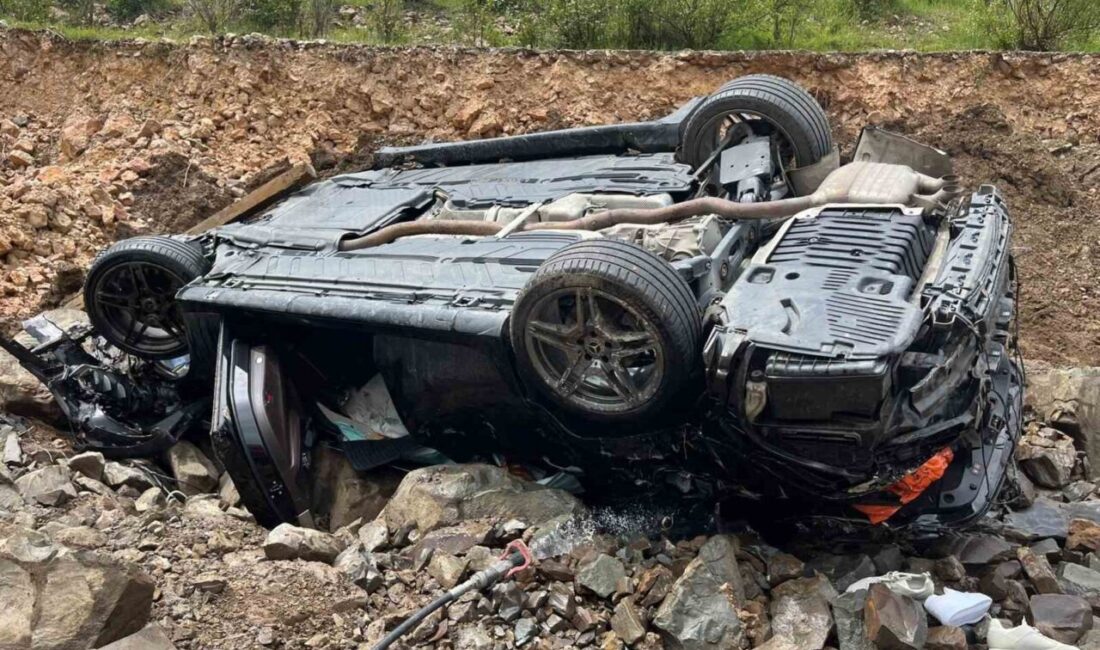 Yozgat’ın Akdağmadeni ilçesinde meydana gelen kazada takla atan otomobildeki 4