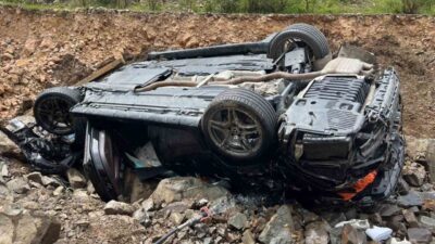 Yozgat’ın Akdağmadeni ilçesinde meydana gelen kazada takla atan otomobildeki 4