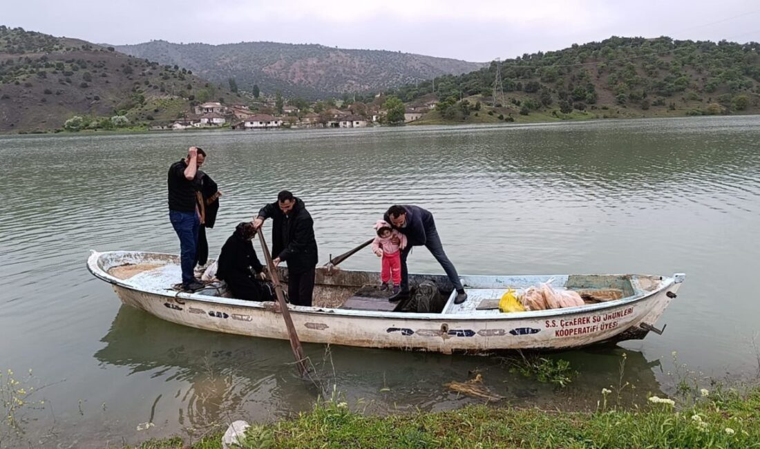 Yozgat’ın Çekerek ilçesinde etkili olan yağışların ardından bazı yollar sular