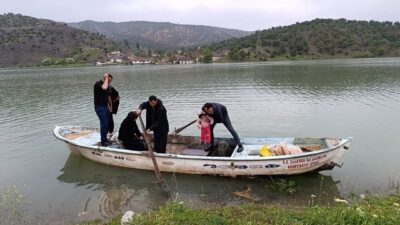 Yozgat’ın Çekerek ilçesinde etkili olan yağışların ardından bazı yollar sular