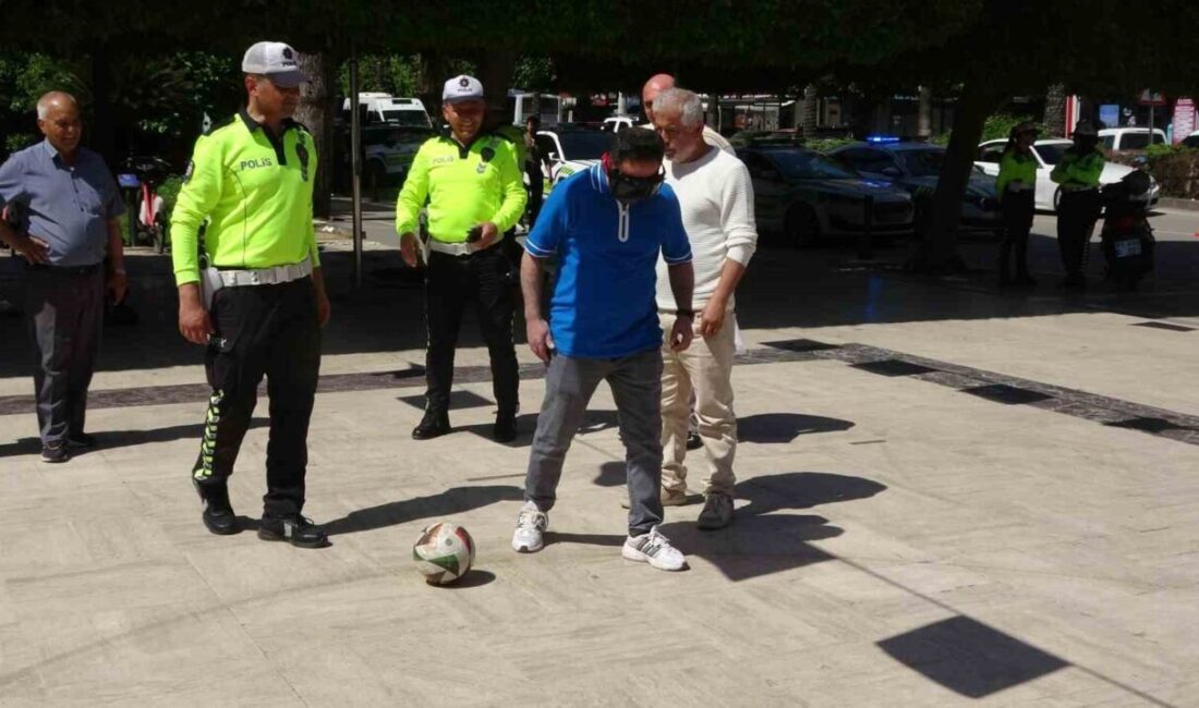 Adana’da polis ekiplerinin düzenlediği etkinlikte vatandaşlara yüksek promil alkol simülasyon