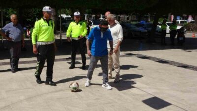 Adana’da polis ekiplerinin düzenlediği etkinlikte vatandaşlara yüksek promil alkol simülasyon