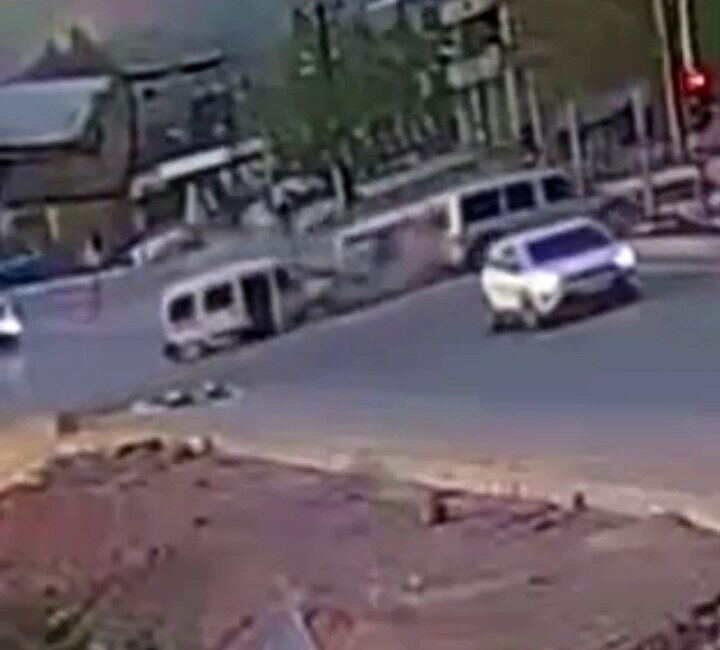 Hakkari’nin Yüksekova ilçesinde 11 kişinin yaralandığı zincirleme trafik kazası güvenlik