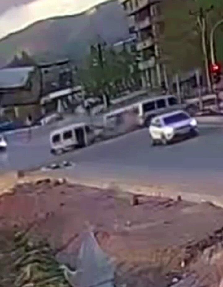 Hakkari’nin Yüksekova ilçesinde 11 kişinin yaralandığı zincirleme trafik kazası güvenlik