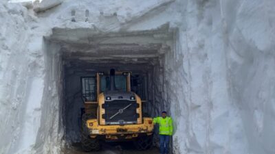 Hakkari’nin Yüksekova ilçesinde bahar mevsimine rağmen yüksek kesimlerde etkili olan