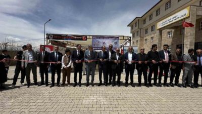 Hakkari’nin Yüksekova ilçesinde Mehmet Akif Ersoy Anadolu İmam Hatip Lisesi