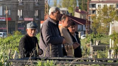 Hakkari’nin Yüksekova ilçesinde Kurban bayramı nedeniyle vatandaşlar, mezarlıklara akın etti.