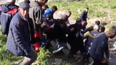 Hakkari’nin Yüksekova ilçesinde ot ve pancar toplamak için çıktığı kayalıklardan