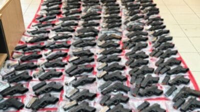 Yunanistan’ın Meriç bölgesinde gerçekleştirilen operasyonda 147 adet tabanca ele geçirilirken,