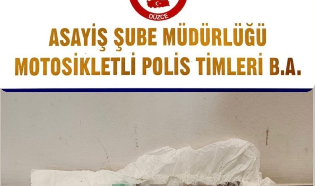 Düzce İl Emniyet Müdürlüğü Yunus ekipleri, devriye sırasında uyuşturucu satışı