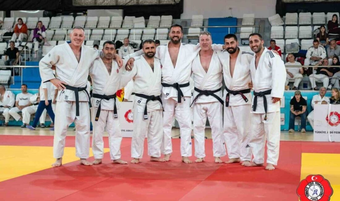 Ankara’da düzenlenen Veteranlar Türkiye Judo Şampiyonası’nda tatamiye çıkan Yunusemre Belediyesporlu