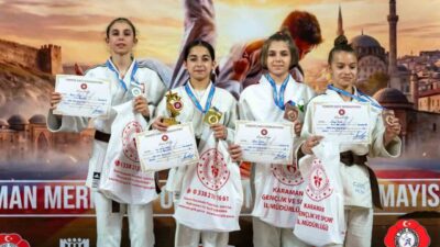 Karaman’da düzenlenen Minikler Türkiye Judo Şampiyonası’nda mücadele eden Yunusemre Belediyesporlu