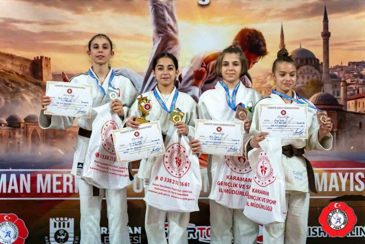 Karaman’da düzenlenen Minikler Türkiye Judo Şampiyonası’nda mücadele eden Yunusemre Belediyesporlu