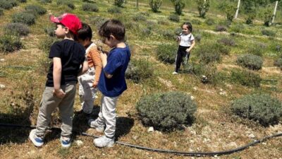 Yunusemre Belediyesi bünyesinde eğitim gören minikler, Ortaköy’de düzenlenen kahvaltı etkinliği