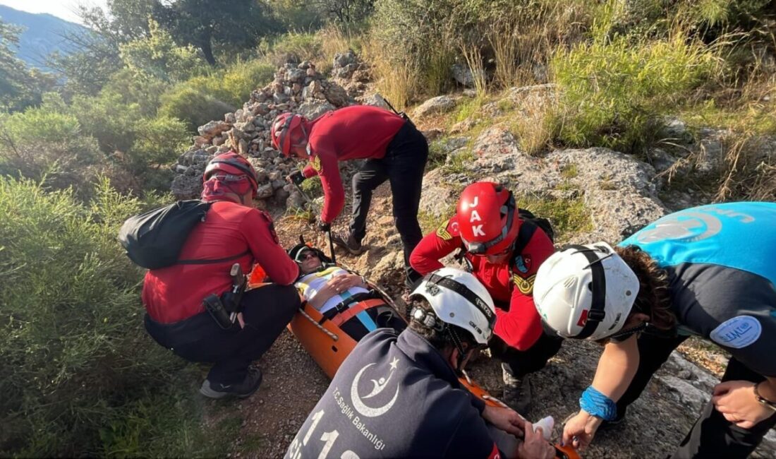 Muğla’nın Fethiye ilçesinde, tarihi Likya Yolu’nda yürüyüş sırada düşerek ayağı