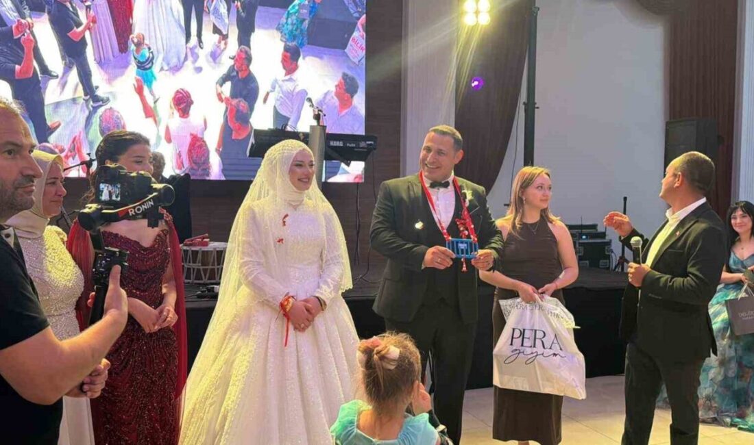 Antalya’nın Serik ilçesinde damada hayatının en mutlu gününde mesai arkadaşlarının
