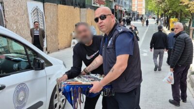Eskişehir’de tezgahına el konulan seyyar satıcı ile zabıta ekipleri arasında